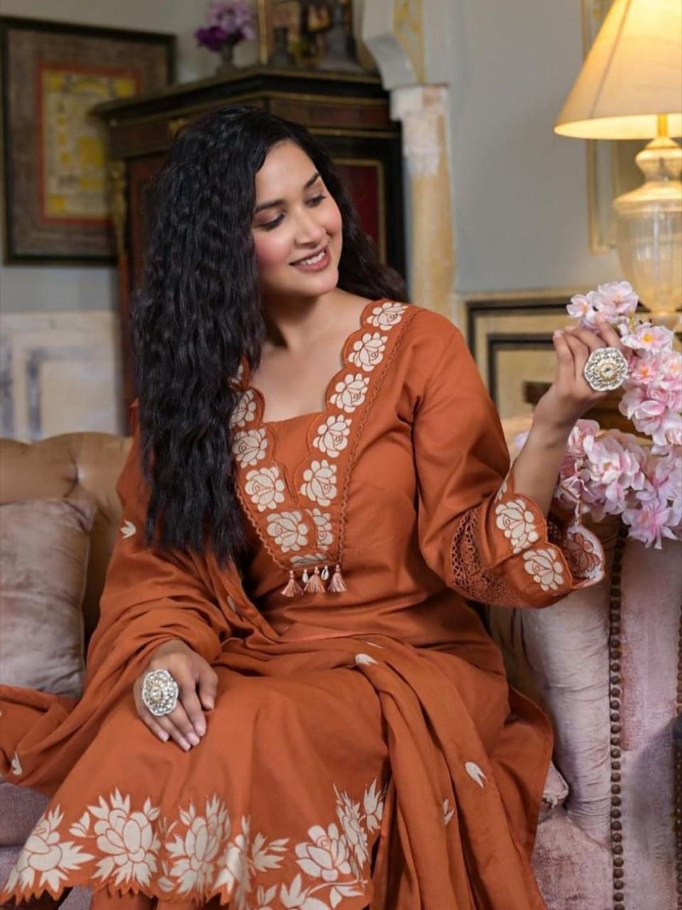 COMFORTABLE SUIT IN REYON SLUB COTTON FABRIC TOP PANT WITH DUPATTA PAIR