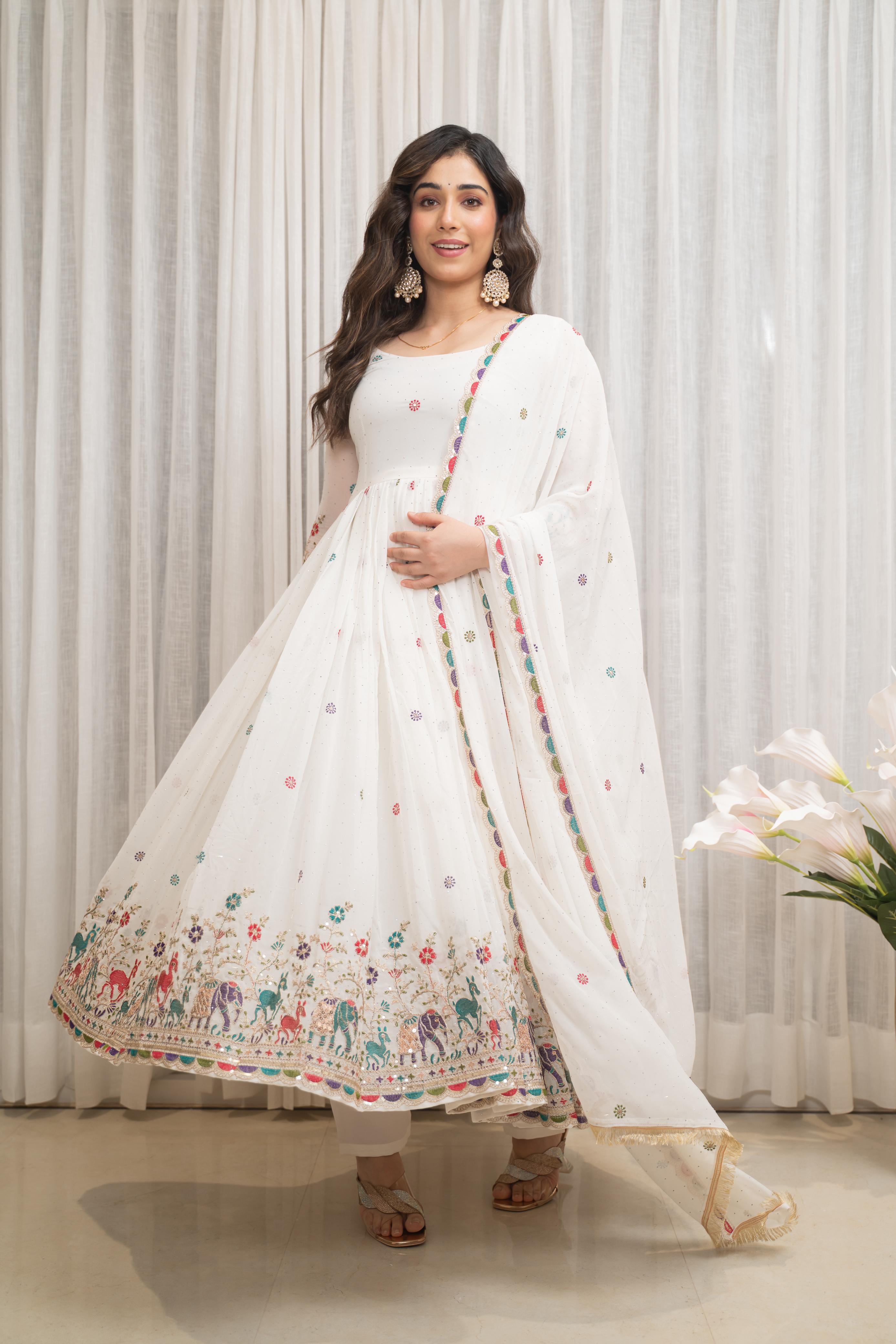 Featuring Beautiful Suit Sets in pure Russian Silk Suit Set Top pent with duppta with jcard wiving, it is beautifully decorated desgins prints and hand zari wiving Jequard
