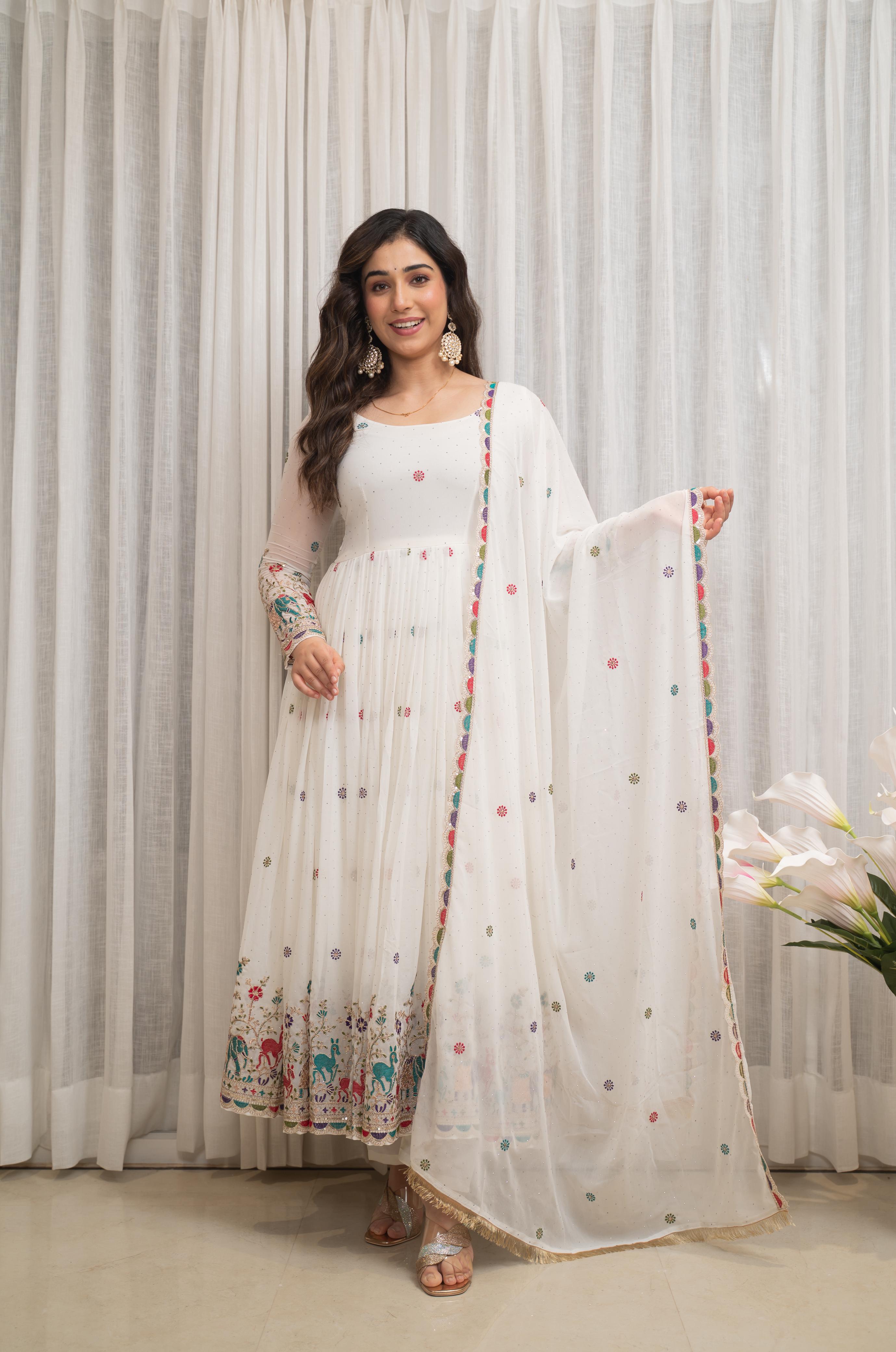 Featuring Beautiful Suit Sets in pure Russian Silk Suit Set Top pent with duppta with jcard wiving, it is beautifully decorated desgins prints and hand zari wiving Jequard